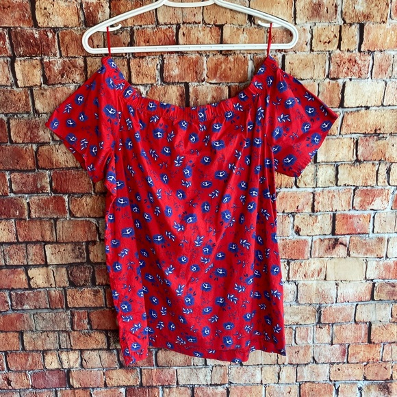Banana Republic Tops - Off the shoulder top